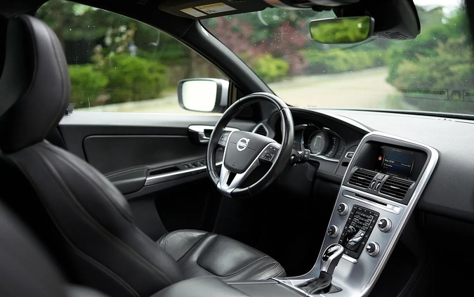 Volvo XC 60 cena 89900 przebieg: 93900, rok produkcji 2017 z Krzeszowice małe 121